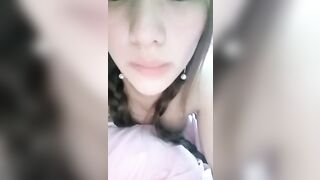 少见的双马尾麻花辫妹子