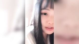 童颜巨乳新人主播谁家的十六第二弹，露脸有点婴儿肥自慰激情，这小按摩棒玩的明明白白的，淫声浪语必须撸她