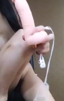 颜值不错身材苗条美女主播站立抠逼 道具JJ深喉椅子上炮击自慰大秀 呻吟诱惑喜欢不要错过