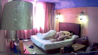 中午休息和老婆刚离异的大奶闺蜜旅馆开房啪啪内射她一逼