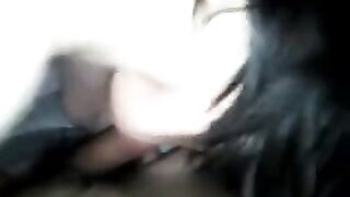 女友給哥擼管舔雞雞毒龍最後射她的咪咪上