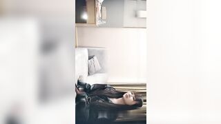 【七天极品探花】极品颜值，罕见美乳，近景掰穴口交，高冷小姐姐被撩拨得欲火焚身，一场床上一场沙发满足观众需求