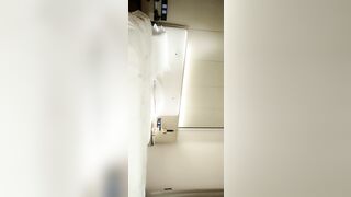 【全国寻花】青春00后小萝莉，苗条粉嫩鲍鱼看着好干净，大屌深喉后入啪啪战况激烈，高清源码录制