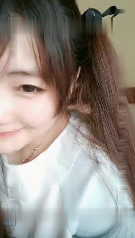 圆脸脸新人长相甜美清纯双马尾萌妹自慰，跳蛋塞入再用大黑牛震动高潮出白浆