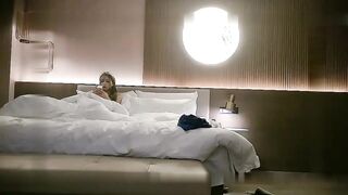 小宝寻花约了个双马尾卡哇伊萌妹子啪啪，穿上女仆装舌吻摸奶调情骑坐后入猛操