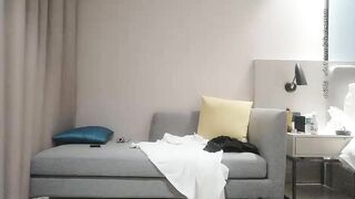 小陈头星选深夜场约了个黑衣牛仔短裤妹子啪啪，坐在身上舔弄翘起屁股口交