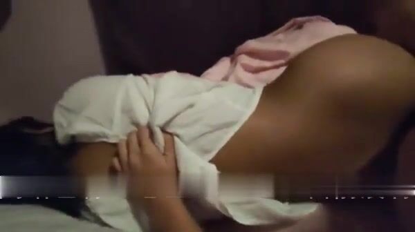 真实刺激，侧面操躺着的兄弟的老婆