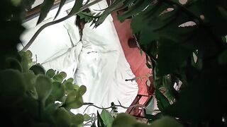 主题酒店绿叶房偷拍大叔跨年夜吃宵夜灌醉嫩妹子开房各种玩弄草逼