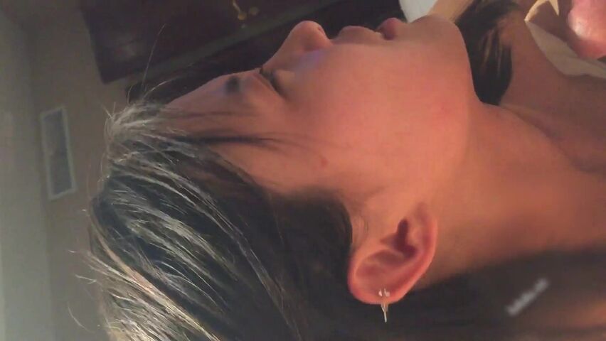 信哥酒店约炮98年的美女幼师粉嫩粉嫩的完美露脸