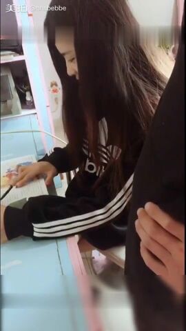 周末和穿着阿迪达斯的大二学妹露脸打炮