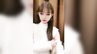 小姐姐十九岁性感红唇妹子激情啪啪，口交舔弄特写上位抽插从下往上视角