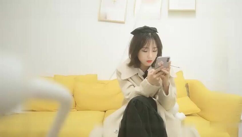 帅小伙3000元网约公主范极品气质美女公寓操逼,美女销魂淫叫,高潮不断,突然又来一男加入战斗.国语!