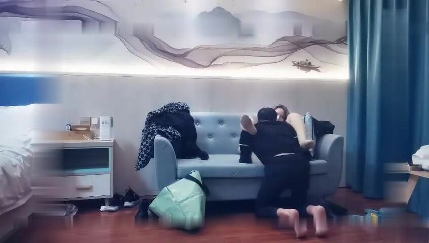 文轩探花深夜场约了个黑裙性长腿妹子啪啪，穿上情趣装口交拨开内裤上位骑坐猛操