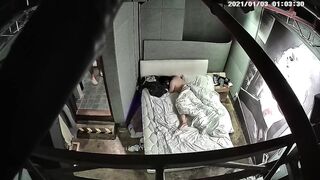 臻品360 主题酒店工业风套房偷拍眼镜大学生情侣小哥穿着睡衣和女友做爱好有家一样的感觉