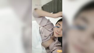 郑州阿姨~性感风骚【千年的狐狸】酒店 寂寞的夜晚唯有自慰，裸聊勾引小伙子们来干她，跟网友们讲解女人高潮的反应，风韵呀！