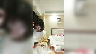 骚气短发少妇和纹身炮友啪啪，口交舔弄骑脸舔逼上位猛操呻吟娇喘，特写抽插非常诱人