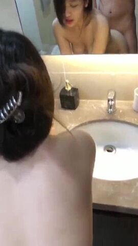 【网曝门事件】经贸学院童颜巨乳校花『李晓雅』与男友性爱啪啪私拍流出 浴室激情 淫荡高潮 完美露脸 高清720P原版