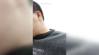 小胖哥偸情漂亮苗条小姨子户外山上野战扶着树后入搞的正在性头上被路人打断吓尿了赶紧换个地方继续搞