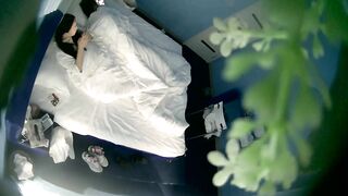 360摄像头偷拍情趣酒店绿叶房大学生情侣晚上溜出宿舍开房寻欢