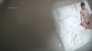 360摄像头偷拍情趣酒店蒲公英房吃软饭的帅哥和少妇老板娘开房口活不错舔得老板娘很爽