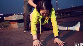 〖全裸露点顶级剧情〗色色的健身教练把正在运动的押解雅捷少女弄到卫生间操翻了 原版私拍59P 高清1080P原版无水印