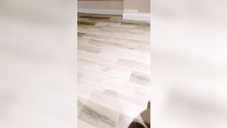 1800RMB拿下极品学生妹，丰满阴户流水潺潺充满粘液的拉丝 抽插潮吹体质高潮子宫不断的痉挛