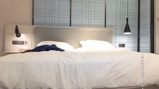 【AI高清2K修复】小宝寻花笑起来甜美白衣外围妹子，有点紧张坐在身上舌吻互摸，近距离拍摄深喉口交，后入上位骑坐猛操