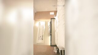 【情感导师李寻欢工号8】酒店开房约外围，老相好极品小萝莉来客串，蜂腰翘臀粉嫩美乳，暧昧氛围下妩媚动人