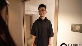 【超推荐❤️会尊享】最新果冻传媒AV剧情新作-下海女教师 因欠房租被室友爆操内射 小逼被操翻 高清720P原版首发