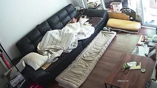 云视通破解家庭网络摄像头偷拍家里缺男人性饥渴自己用手自嗨的骚女精选