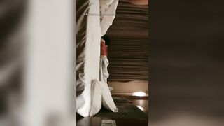 年轻小伙做爱有一套，跟小少妇激情舌吻摸着骚逼吃奶子非常温柔，小少妇给舔乳头口交，压在身下爆草抽插叫的好骚