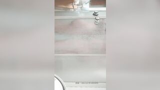 【探花老王】，良家小少妇今夜独守空房，深夜赴小区偷情，沙发床上浴室一直战斗不停，真实紧张刺激好精彩