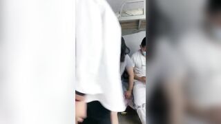 【震惊】超大胆『爆操学生妹』和男友直接在学生寝室啪啪直播 06-01 情趣黑丝爆乳乱颤 室友在上铺睡觉这边操不停