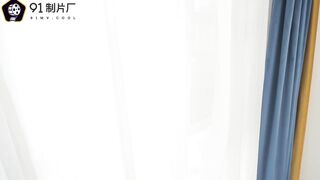 果冻传媒最新出品91CM-107母亲的新男友二偷窥母亲做爱发情女儿深夜自慰遭偷袭