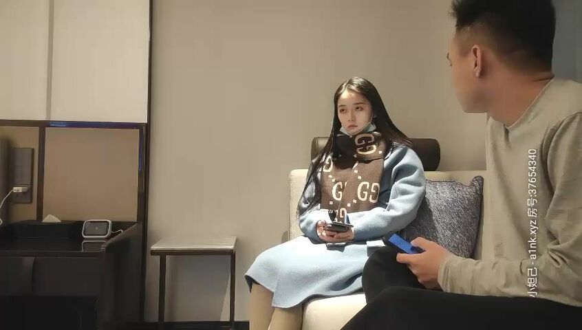 步宾探花约了个高颜值蓝色外套妹子啪啪，性感内衣特写摸逼舔奶抬腿抽插猛操