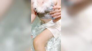 超美一诺大小姐，独家超清浴缸榨精舔腋下，喝贱狗喝圣水踩JJ~