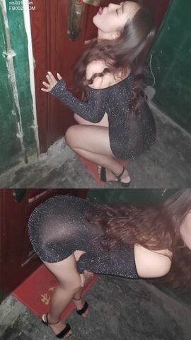 高颜值人妻就在家门外初次被老公以外的人内射