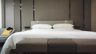 【麻花免费视频】小马丶寻花专攻足浴女技师，带回酒店开操隔着衣服摸奶子调情，特写掰穴上位骑乘站立后入猛操