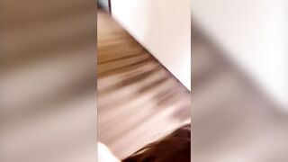 【麻花免费视频】纹身贫乳颜值美女带闺蜜一起玩，浴室洗澡跳蛋震动逼逼，闺蜜掰开嫩穴震动棒塞入，翘起屁股抽插呻吟啊啊叫