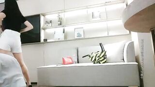 【麻花免费视频】91沈先森先今晚来兴致叫两个少妇双飞，黑衣少妇叫上大长腿闺蜜一起操，穿上白丝一起舔弄后入猛操