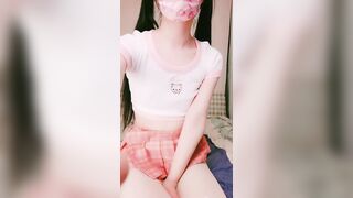 【麻花免费视频】双马尾卡哇伊萝莉萌妹,短裙小兔子白丝，无毛白虎粉穴，镜头对准屁股后入狂操，完美视角上下套弄出白浆呻吟酥麻