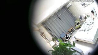 【麻花免费视频】大学城附近主题酒店摄像头偷拍学生情侣开房做爱啪啪啪