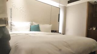 【麻花免费视频】屌哥灬辛选探花绿衣少妇，让穿上吊带情趣装，舔奶摸逼掰穴抽插猛操上位骑坐