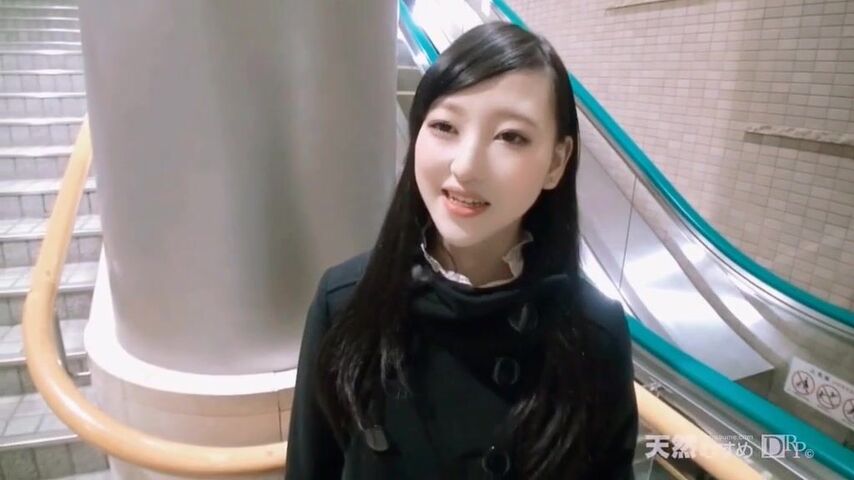 【麻花免费视频】才18岁的小姐姐就是嫩啊，皮肤细腻光滑，一级棒的小粉穴馒头逼还很紧