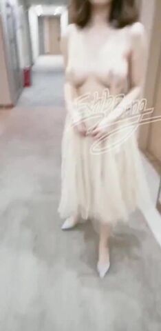 【麻花免费视频】顶级核弹！推特极品颜值尤物▌Exhib▌绝美女神都是有钱人玩的私人宠物 完美整理户外露出篇2V1