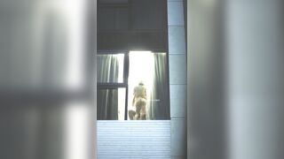 【麻花免费视频】【网曝门事件】❤繁华都市惊现窗边裸炮❤豪放情侣二楼落地窗前全裸震撼裸炮 极品女友抱起来操 太震撼 高清1080P原版