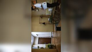 【麻花免费视频】今天19岁小萝莉，【鸭哥只约嫩妹】，苗条乖巧，柳腰蜜桃臀，换上黑丝真诱人，沙发舔穴水汪汪，超警觉发现了镜头