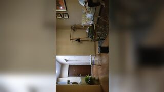 【麻花免费视频】今天19岁小萝莉，【鸭哥只约嫩妹】，苗条乖巧，柳腰蜜桃臀，换上黑丝真诱人，沙发舔穴水汪汪，超警觉发现了镜头