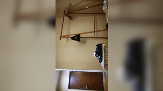 【麻花免费视频】今天19岁小萝莉，【鸭哥只约嫩妹】，苗条乖巧，柳腰蜜桃臀，换上黑丝真诱人，沙发舔穴水汪汪，超警觉发现了镜头