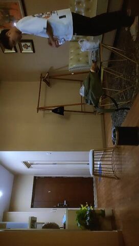 【麻花免费视频】今天19岁小萝莉，【鸭哥只约嫩妹】，苗条乖巧，柳腰蜜桃臀，换上黑丝真诱人，沙发舔穴水汪汪，超警觉发现了镜头